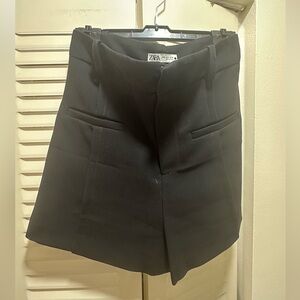 Very Chic Vibrant Black Mini Short from Zara